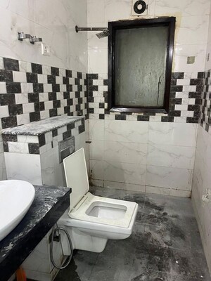 Team Area in 1 BHK Apartment at Saket – for Rent