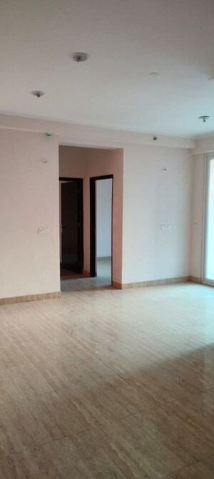 Room in 2.5 BHK Apartment at Amrapali Golf Homes, Sector 4 Greater Noida – for Sale