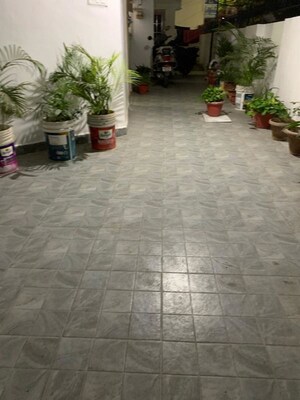 Parking in 2.5 BHK Builder Floor at Gomti Nagar – for Rent