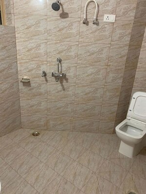 Bathroom in 2.5 BHK Builder Floor at Gomti Nagar – for Rent
