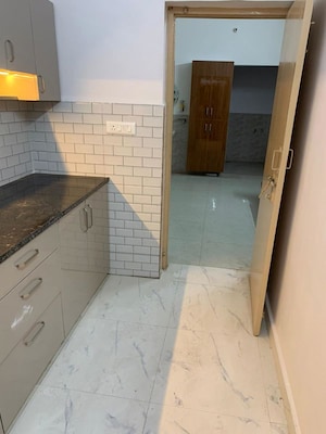 Kitchen in 2.5 BHK Builder Floor at Gomti Nagar – for Rent