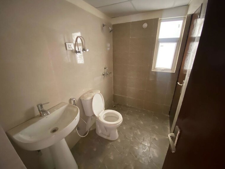 Bathroom, amrapali-centurian-park 3 Bedroom 1400 Sq.Ft. Apartment In Tech Zone 4 Greater Noida Greater Noida 10208699