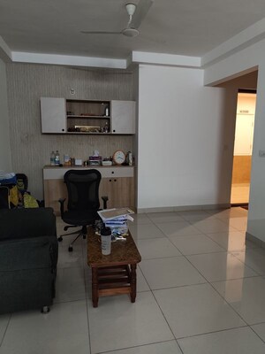 Room in 3 BHK Apartment at 7 Hills Prestige, Vijayanagar – for Rent