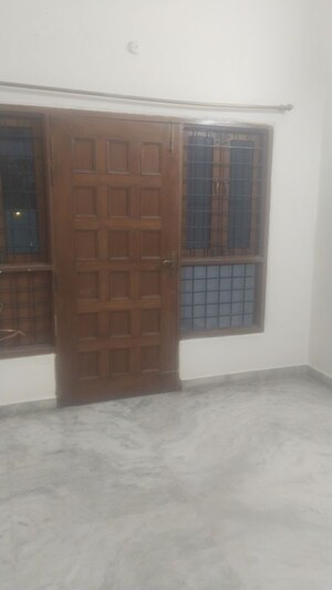 Room in 2 BHK Builder Floor at Gomti Nagar – for Rent