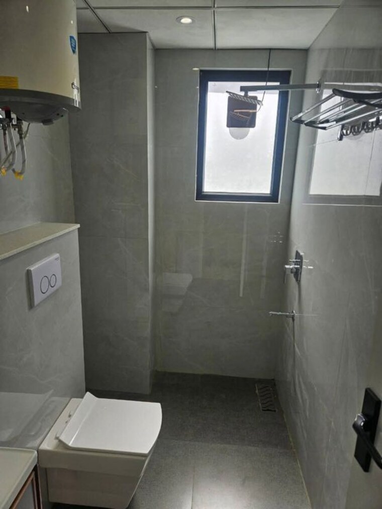 Bathroom, saket 3 Bedroom 1700 Sq.Ft. Apartment In Saket Delhi 10208896