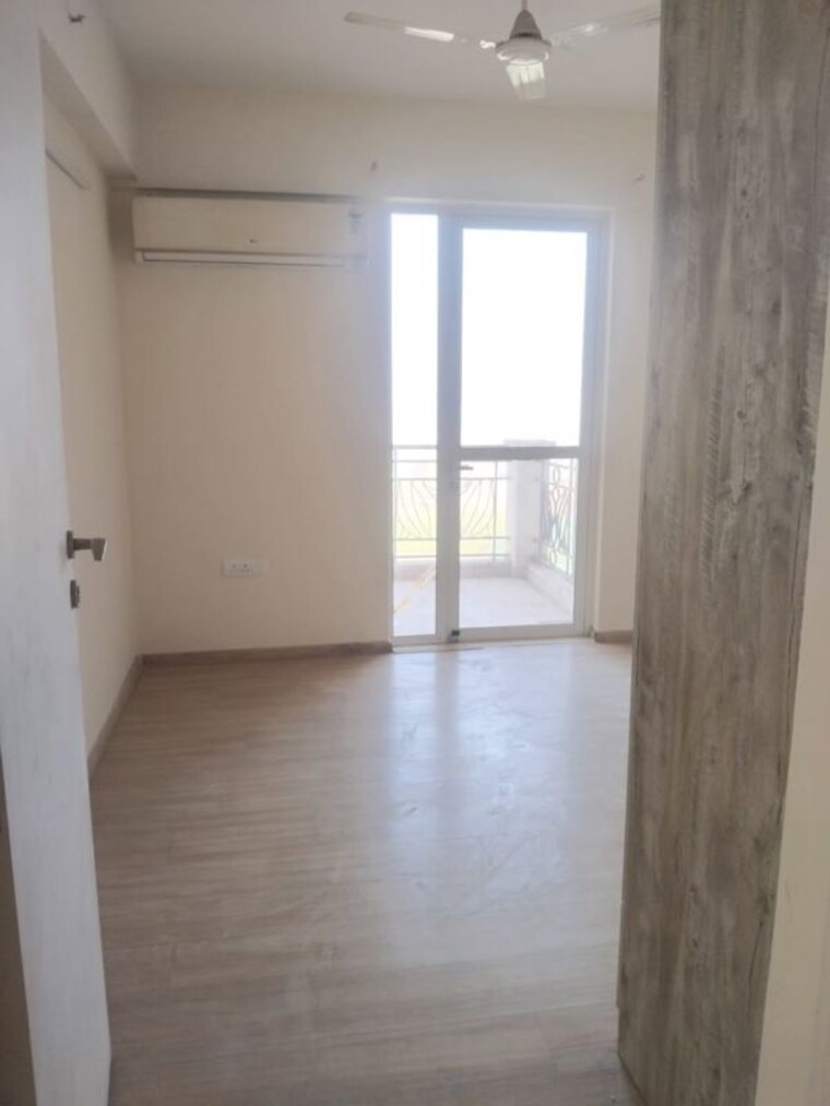 Room, emaar-emerald-floors-premier 3 Bedroom 1650 Sq.Ft. Apartment In Sector 65 Gurgaon 10208968