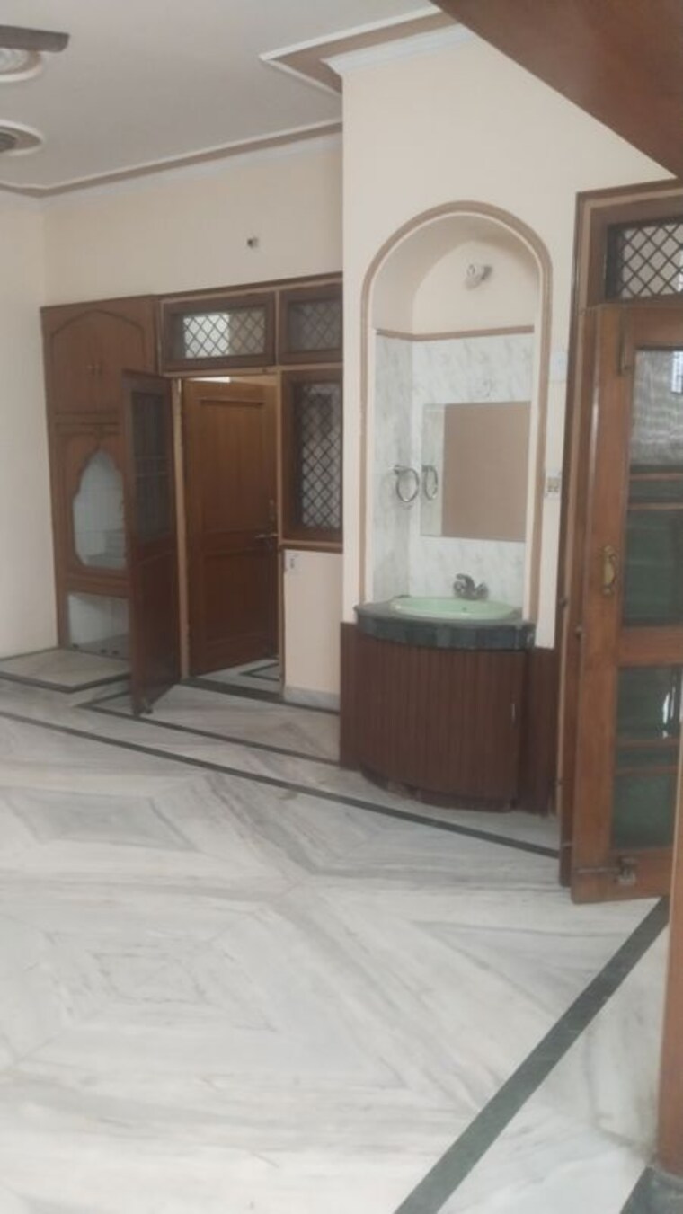 Room, gomti nagar 3 Bedroom 1800 Sq.Ft. Builder Floor In Gomti Nagar Lucknow 10208982