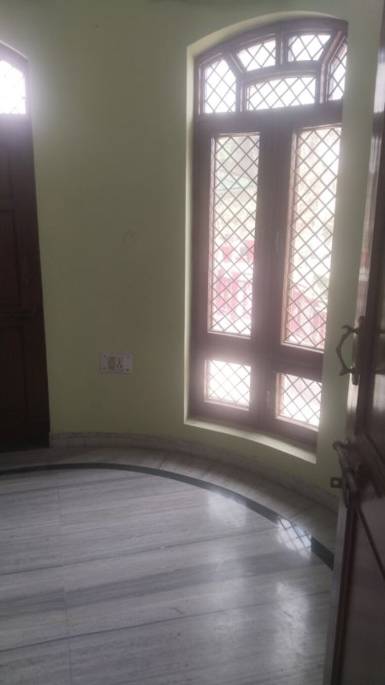 Room, gomti nagar 3 Bedroom 1800 Sq.Ft. Builder Floor In Gomti Nagar Lucknow 10208982