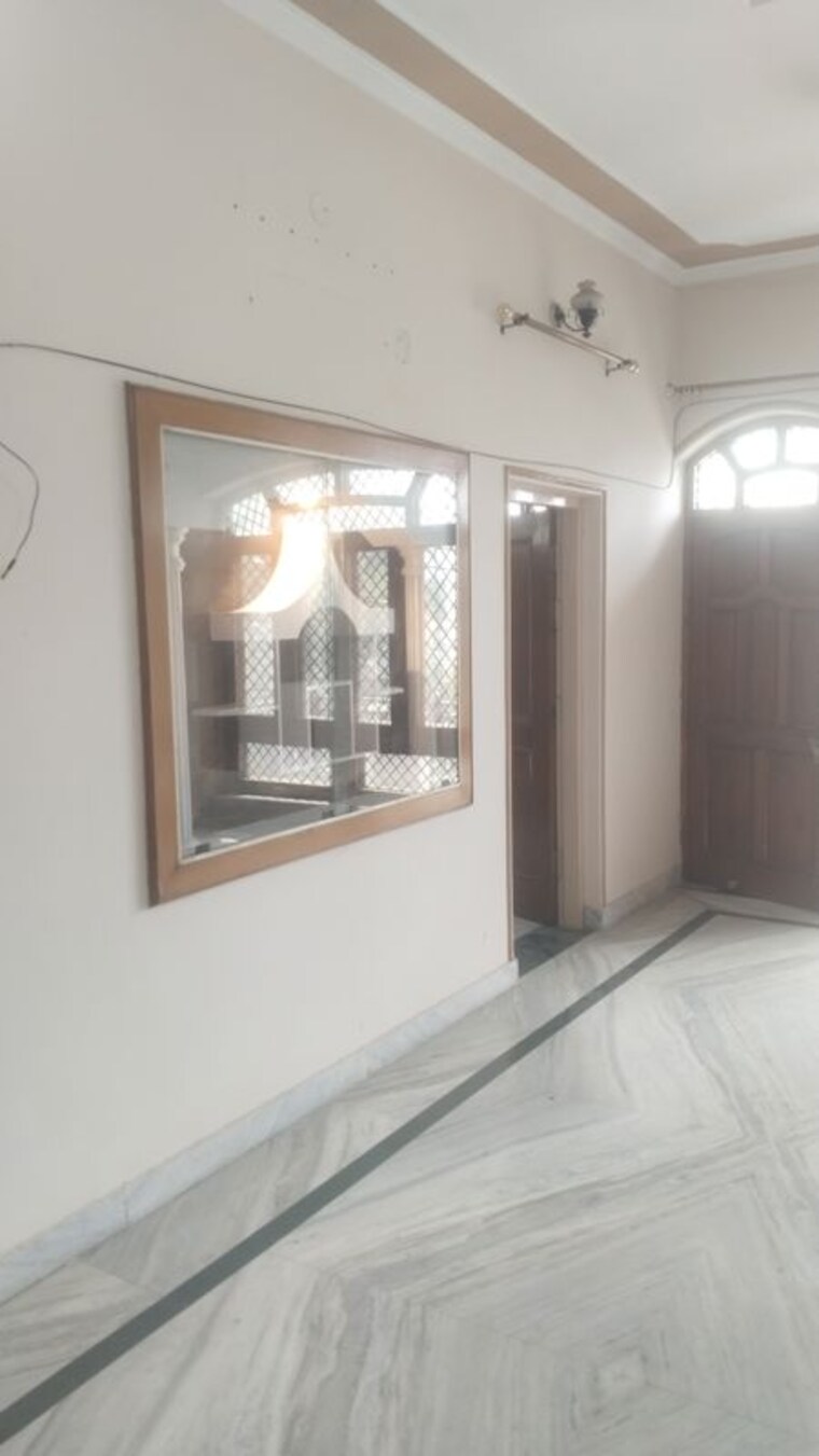 Room, gomti nagar 3 Bedroom 1800 Sq.Ft. Builder Floor In Gomti Nagar Lucknow 10208982