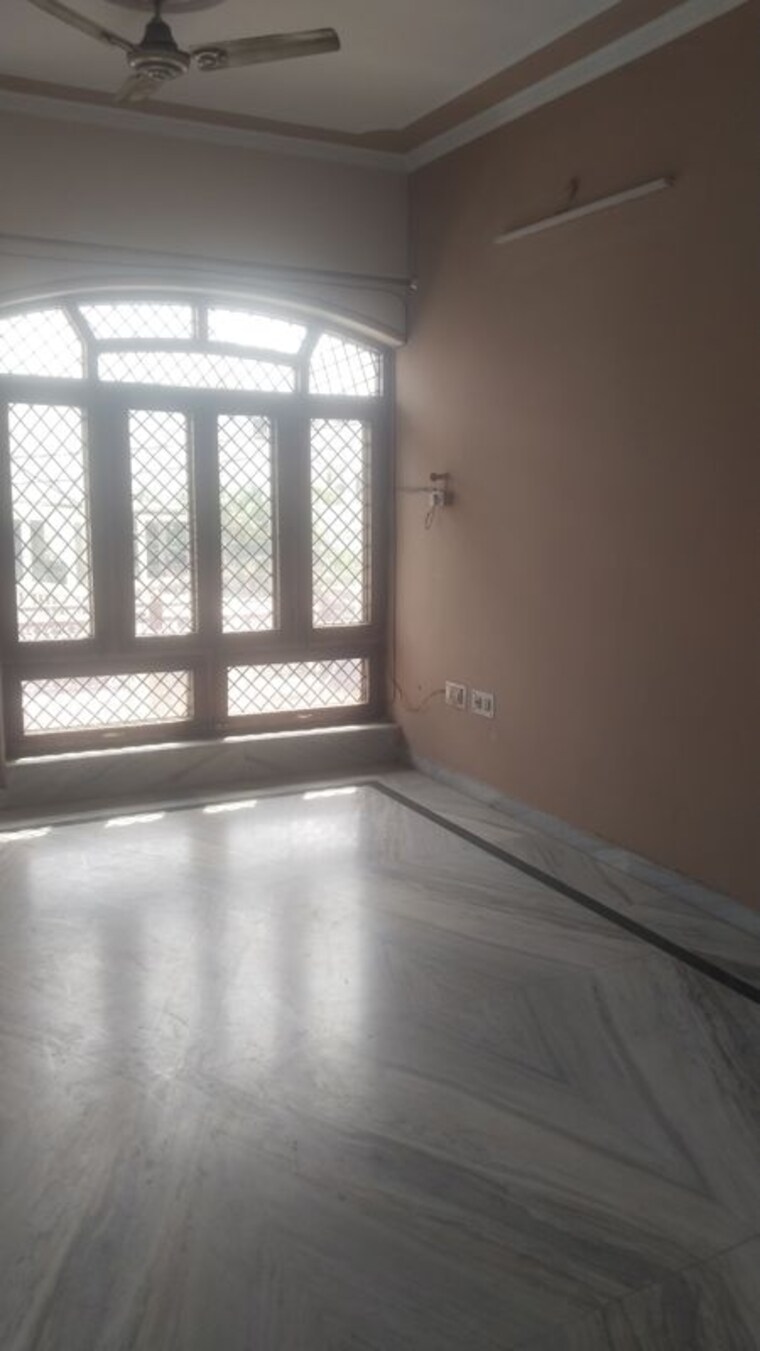 Room, gomti nagar 3 Bedroom 1800 Sq.Ft. Builder Floor In Gomti Nagar Lucknow 10208982