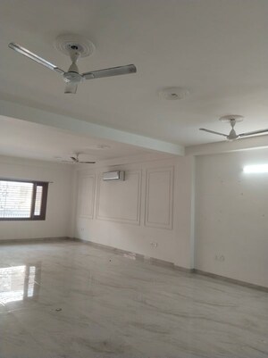 Room in 3.5 BHK Apartment at Conscient Heritage One, Sector 62 – for Rent