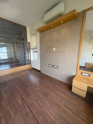 Room in 3 BHK Apartment at Wadhwa The Address Boulevard, Ghatkopar West – for Rent