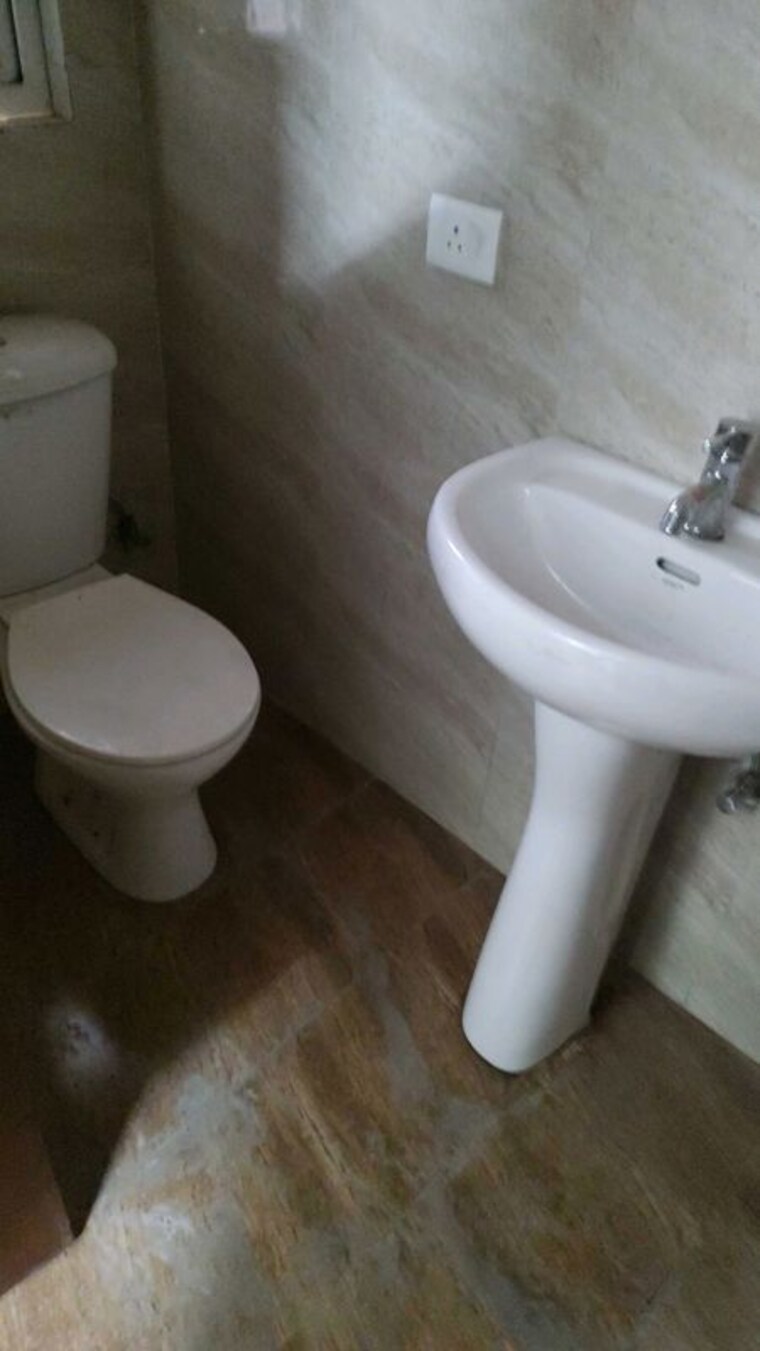 Bathroom, amrapali-centurian-park 2 Bedroom 990 Sq.Ft. Apartment In Tech Zone 4 Greater Noida Greater Noida 10208934