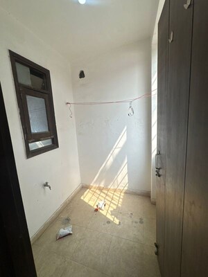 Bathroom in 1 BHK Apartment at Saket – for Rent
