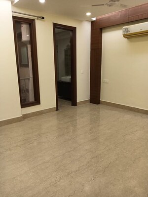 Room in 3 BHK Builder Floor at Panchsheel Enclave – for Rent