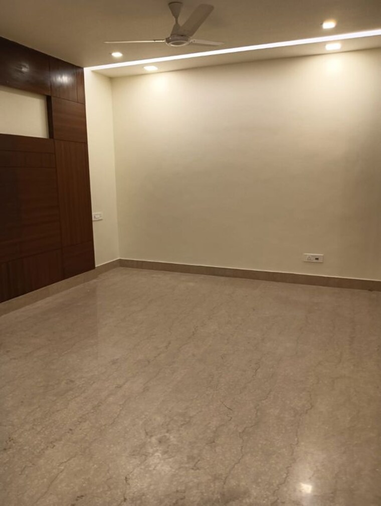 Room, panchsheel enclave 3 Bedroom 280 Sq.Yd. Builder Floor In Panchsheel Enclave Delhi 10209019
