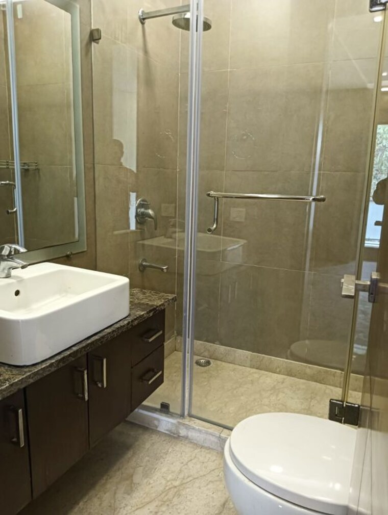 Bathroom, panchsheel enclave 3 Bedroom 280 Sq.Yd. Builder Floor In Panchsheel Enclave Delhi 10209019