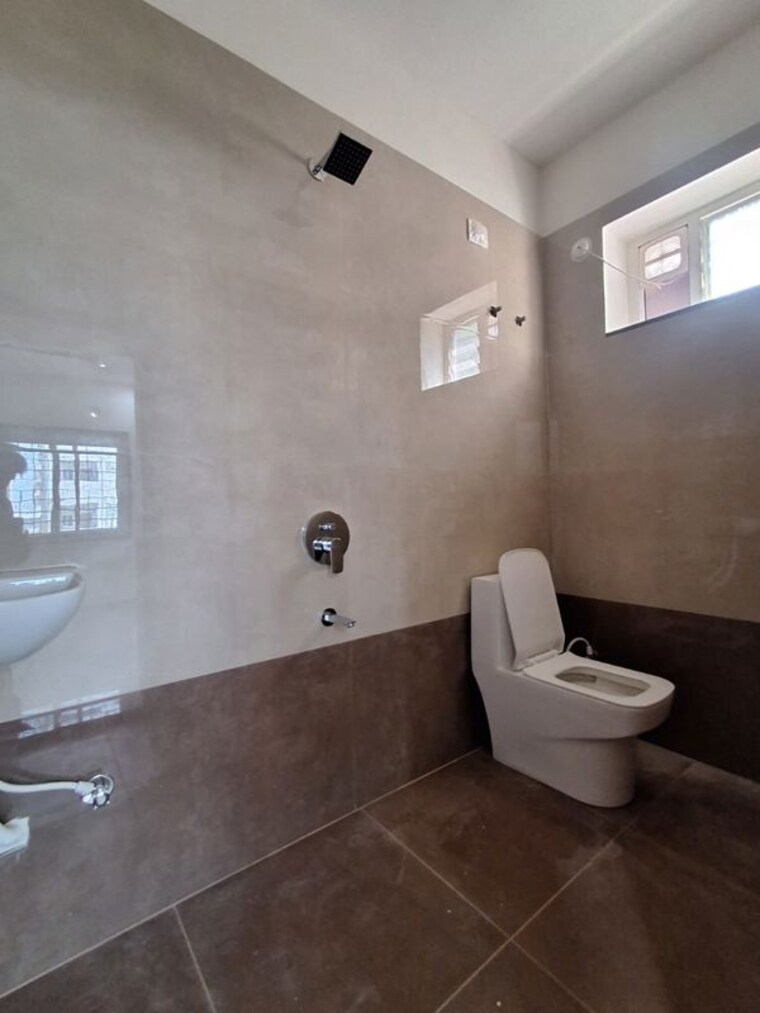 Attached Bathroom, kondapur 3 Bedroom 1800 Sq.Ft. Apartment In Kondapur Hyderabad 10209025