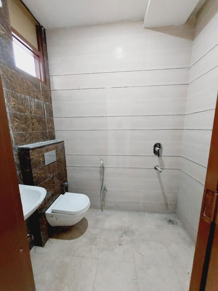 Bathroom, sector 11 2 Bedroom 1700 Sq.Ft. Builder Floor In Sector 11 Panchkula 10209055