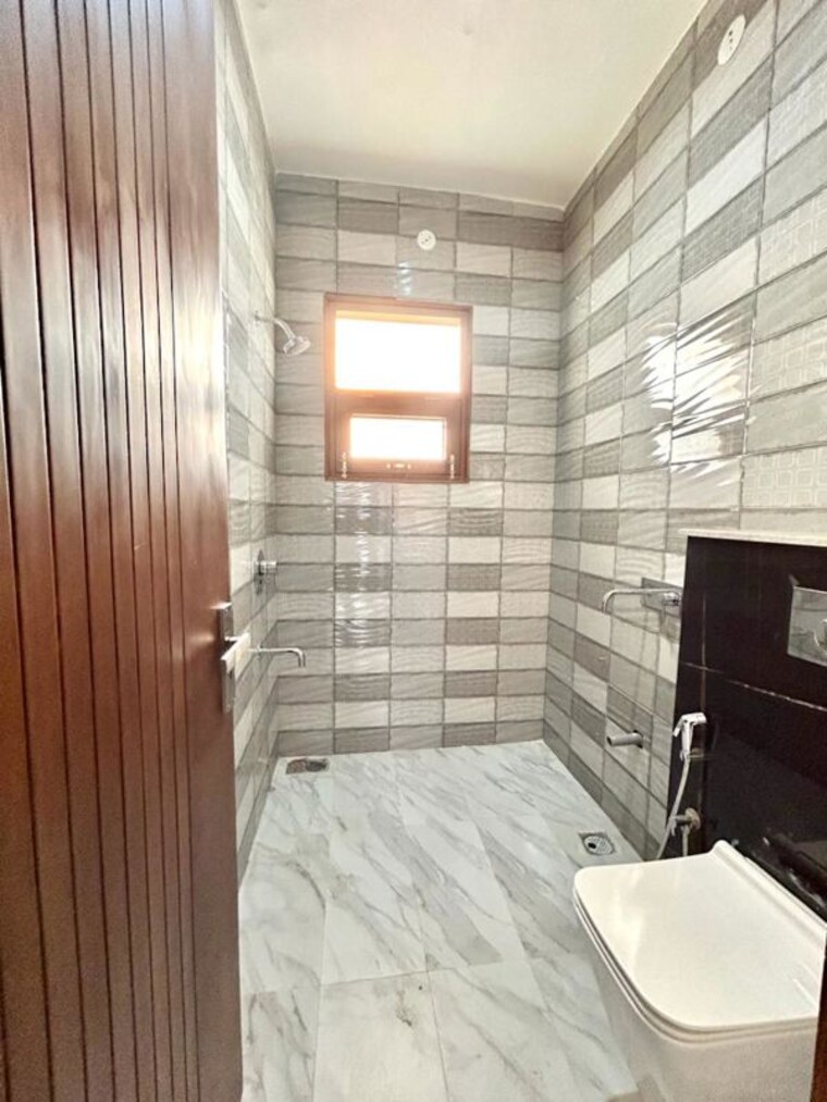 Bathroom, sector 4 4 Bedroom 500 Sq.Yd. Builder Floor In Sector 4 Panchkula 10206474