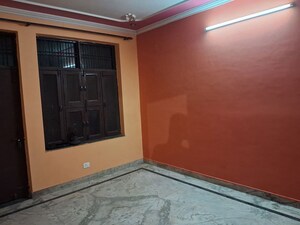 Room in 2.5 BHK Builder Floor at Swaran Nagri, Sector 31 – for Rent