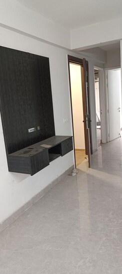3 BHK + Extra Room Apartment For Rent in Signature Global City 81