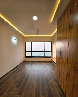 Room in 3 BHK Apartment at Kalpataru Magnus, Bandra East – for Rent