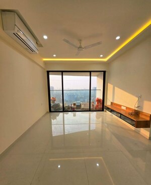 Room in 3 BHK Apartment at Kalpataru Magnus, Bandra East – for Rent