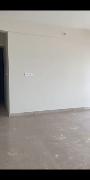 Room in 4 BHK Apartment at Sheth Montana, Mulund West – for Sale