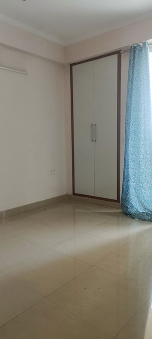 Room in 3 BHK Apartment at Amrapali Golf Homes, Sector 4 Greater Noida – for Sale