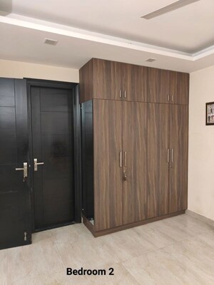 Room in 4 BHK Apartment at DLF Belvedere Towers, Sector 24 – for Sale