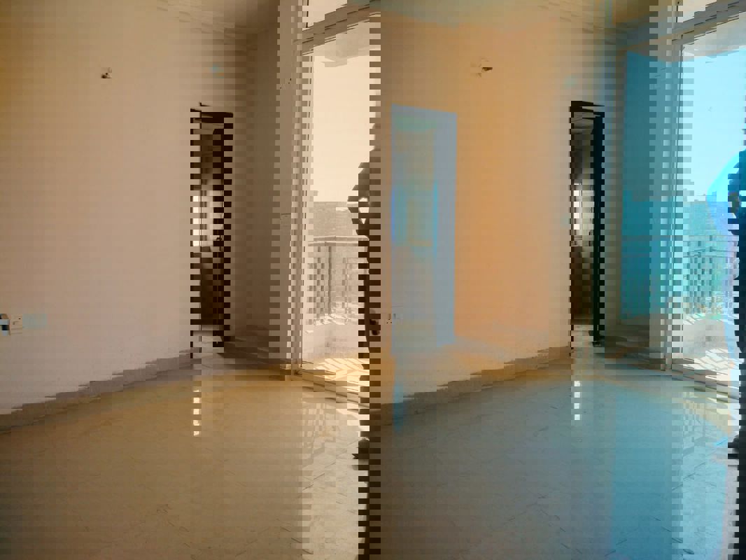 2.5 BHK + Study Room Apartment For Sale in Amrapali Golf Homes