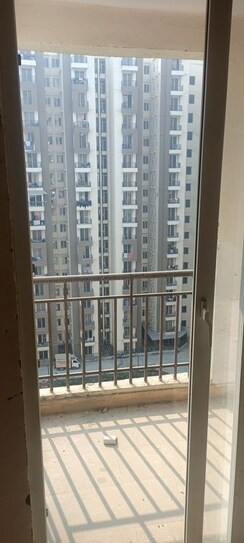 2 BHK Apartment For Sale in Amrapali Golf Homes