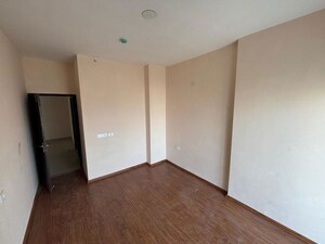 Room in 3 BHK Apartment at Amrapali Golf Homes, Sector 4 Greater Noida – for Sale