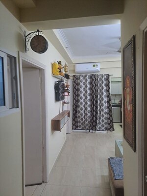2 BHK Apartment For Rent in Gaur City 2 - 14th Avenue, Sector 16c Greater Noida
