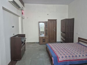 Bedroom in 1 BHK Independent House at Mahmoorganj – for Rent