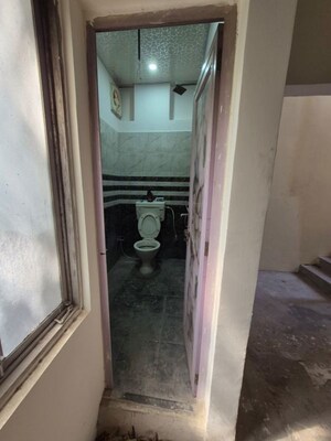 Bathroom in 1 BHK Independent House at Mahmoorganj – for Rent