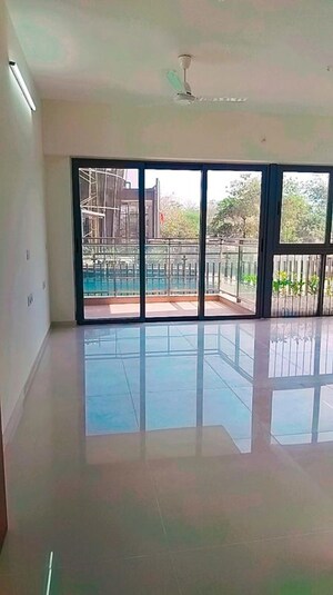 Room in 2 BHK Apartment at Amanora Gold Towers, Hadapsar – for Rent