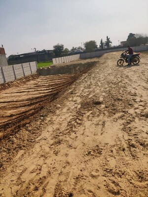  Plot For Sale in Noida Central