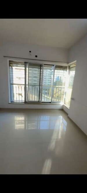 Room in 3 BHK Apartment at Unique Poonam Estate Cluster 2, Mira Road – for Rent