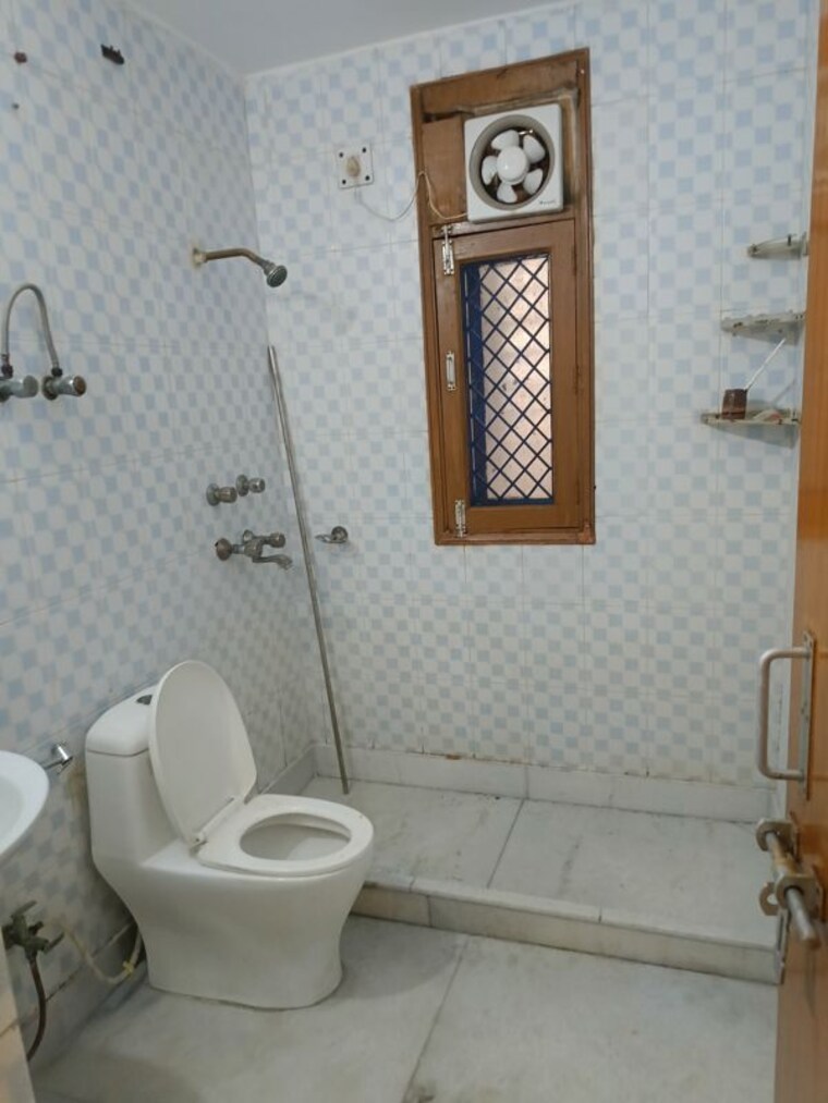 Bathroom, dwarka 3 Bedroom 1700 Sq.Ft. Apartment In Dwarka Delhi 10209948