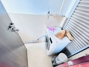 Bathroom in 3 BHK Apartment at Amanora Gateway Towers, Hadapsar – for Rent