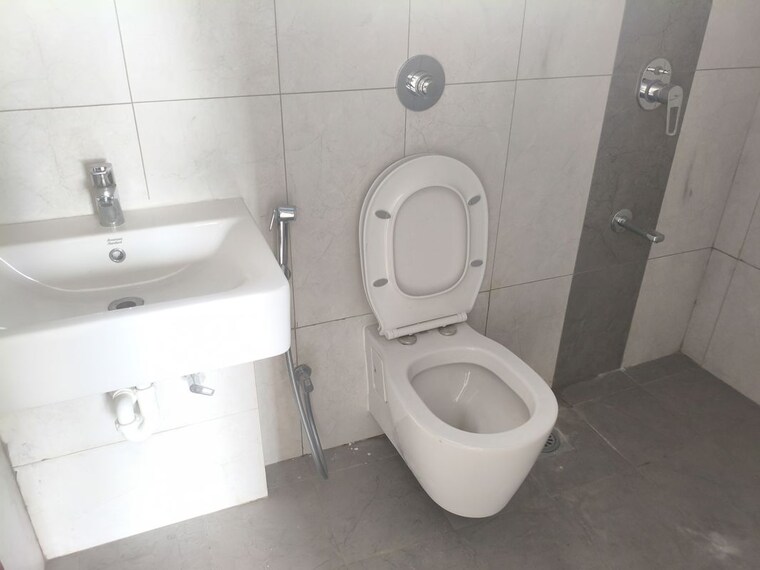 Bathroom, vilas-javdekar-yashone-eternitee 2 Bedroom 692 Sq.Ft. Apartment In Hinjewadi Pune 10210062