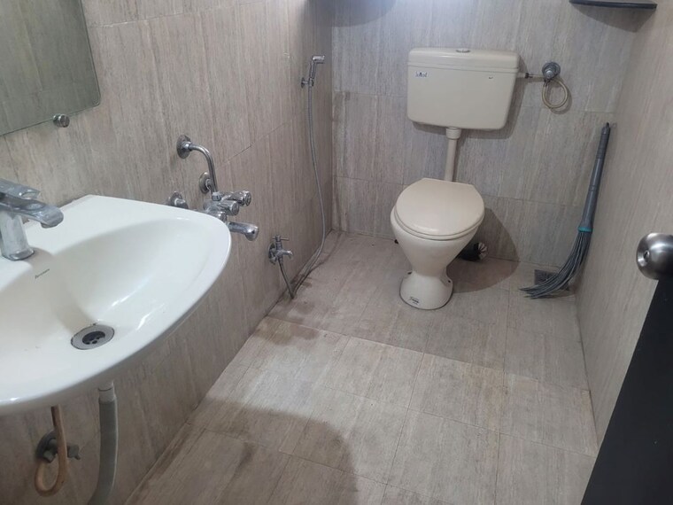 Bathroom, model colony 3 Bedroom 1600 Sq.Ft. Apartment In Model Colony Pune 10210107