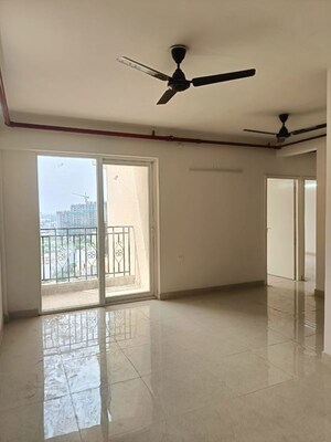 Room in 3 BHK Apartment at Signature Global Golf Greens, Sector 79 – for Sale
