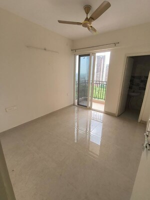 Room in 3 BHK Apartment at Signature Global Golf Greens, Sector 79 – for Sale