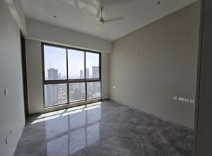 Room in 4 BHK Apartment at Prestige Jasdan Classic, Mahalaxmi – for Rent