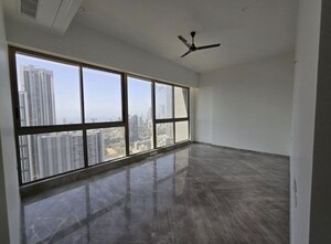 Room in 4 BHK Apartment at Prestige Jasdan Classic, Mahalaxmi – for Rent