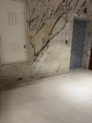 Lift in 2 BHK Apartment at Model Colony – for Rent