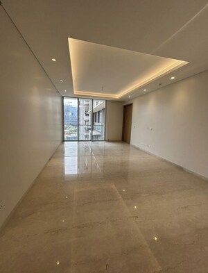 Room in 3 BHK Apartment at Bandra Kurla Complex – for Rent